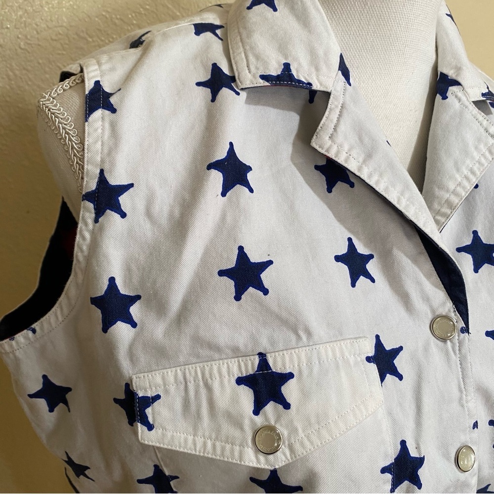 Wrangler Women’s Star Print Western Sleeveless Top - Picture 2 of 7